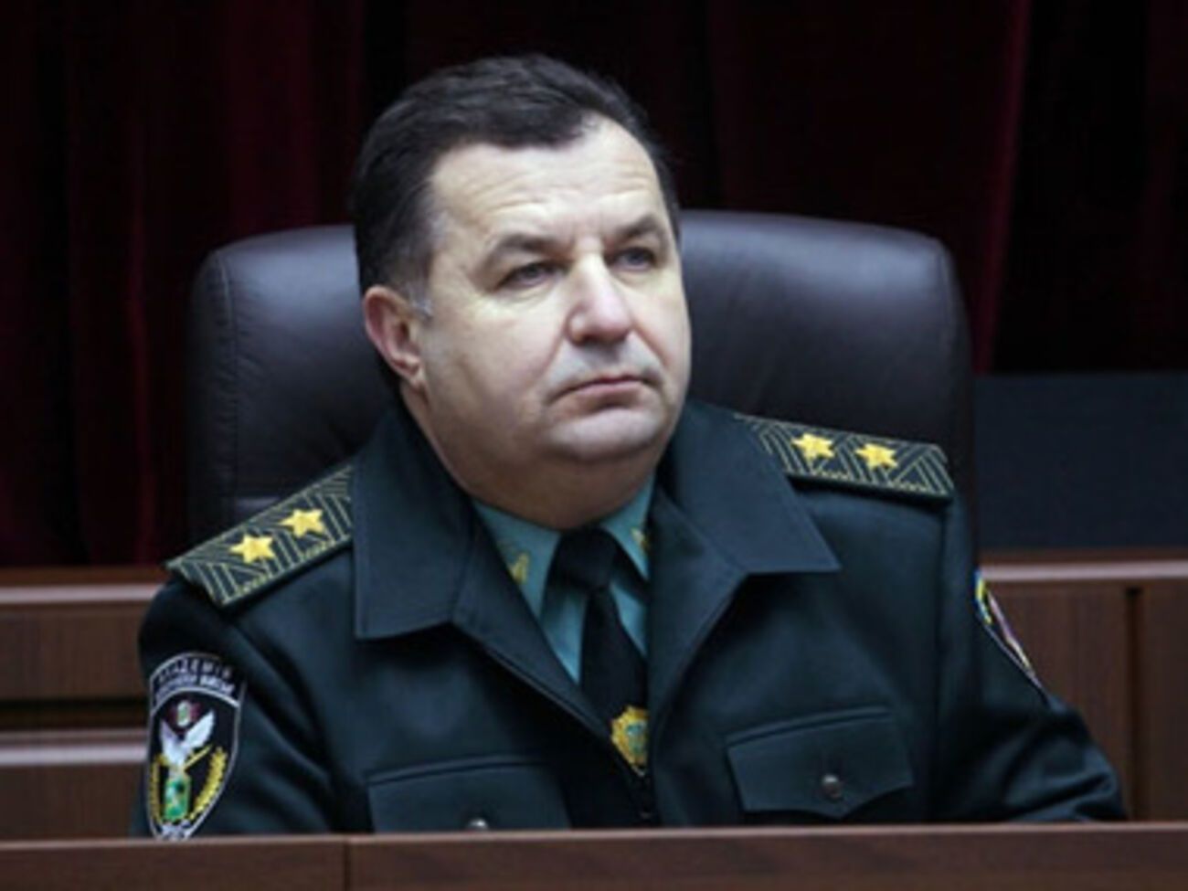 Полторак призвал военных вернуться в часть