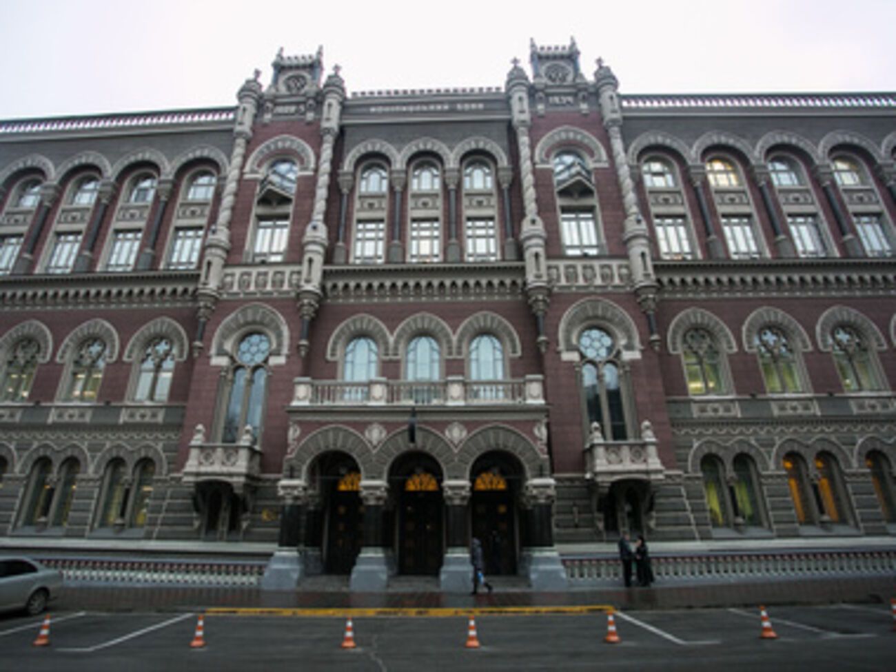 Оценка золотовалютных резервов улучшилась на $185 млн