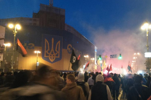 Колонна митингующих на Крещатике