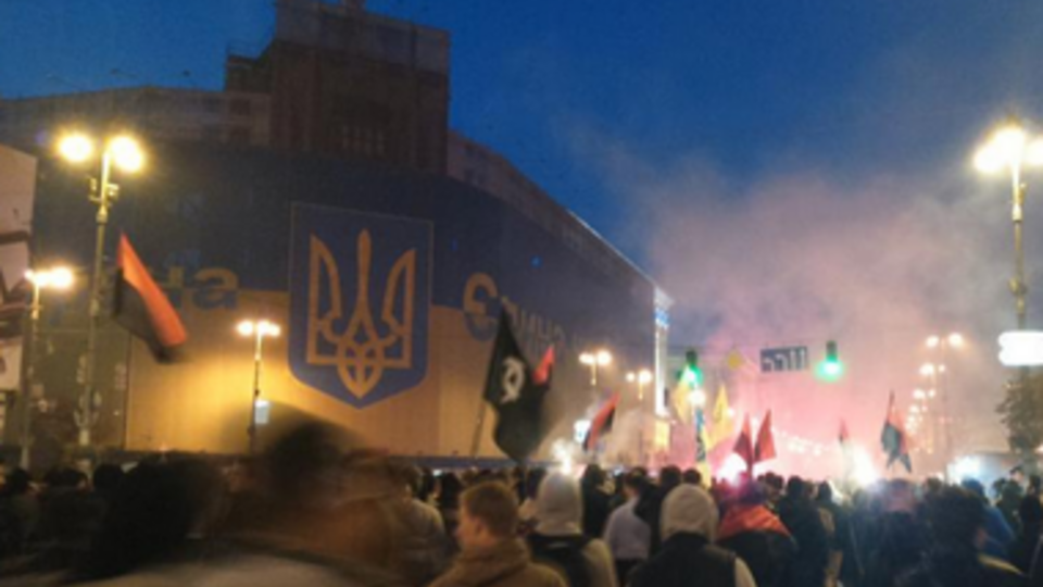 Колонна митингующих на Крещатике