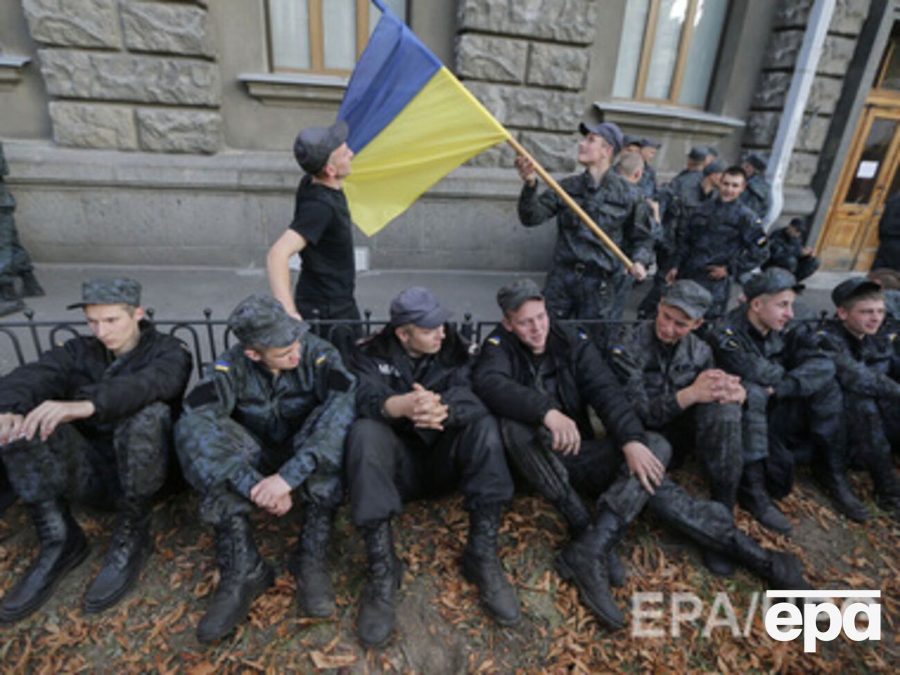 Срочники Нацгвардии вчера требовали демобилизации под АП