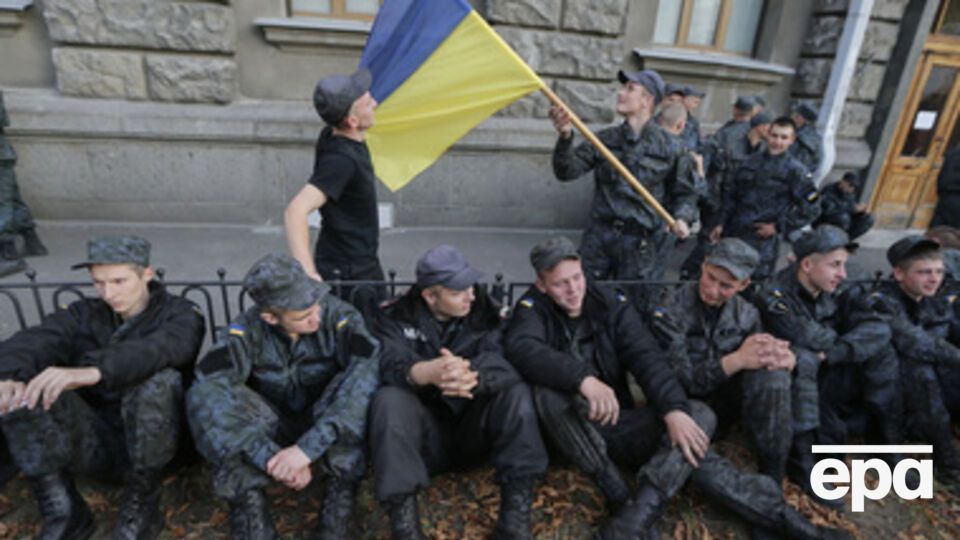Срочники Нацгвардии вчера требовали демобилизации под АП