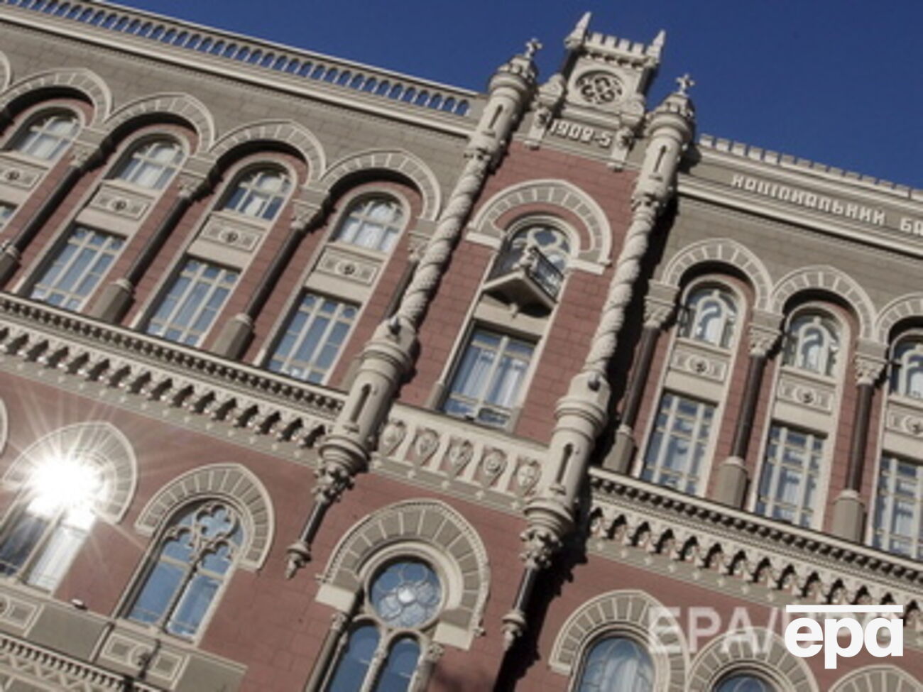 Глава Нацбанка считает принятие антикоррупционных законов положительным сигналом для западных доноров Украины