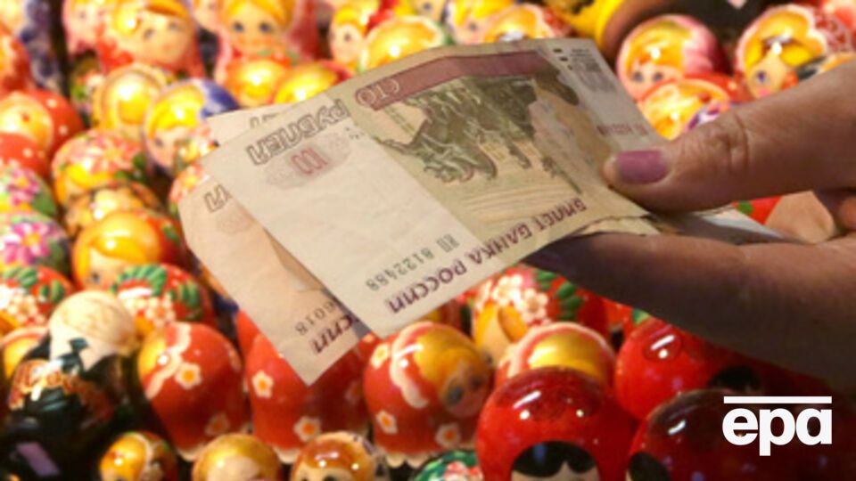 Российская валюта продолжает падать