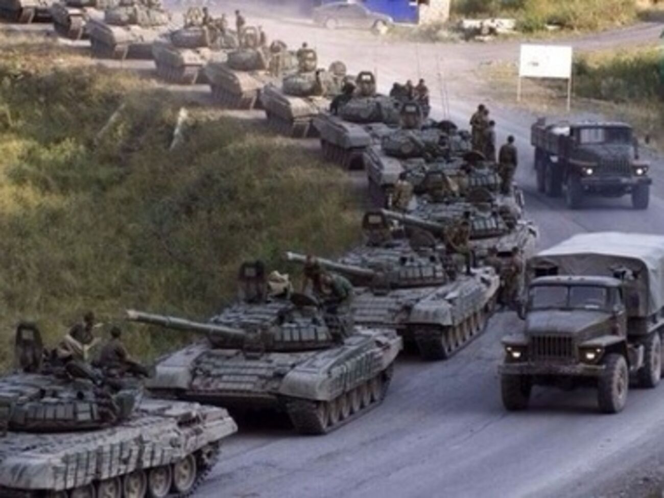 Россия продолжает стягивать войска в Крым