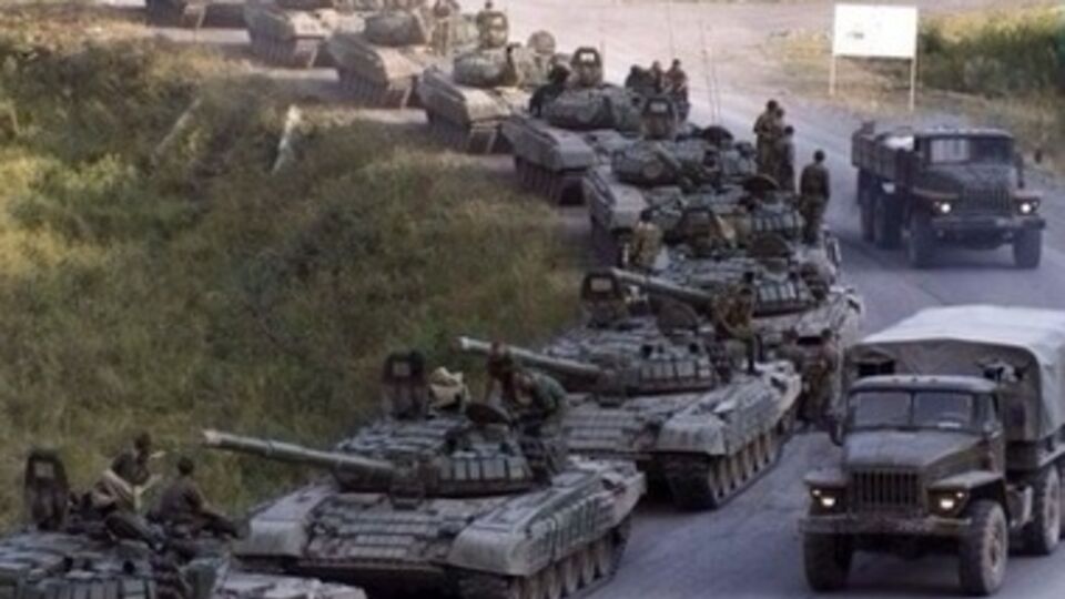 Россия продолжает стягивать войска в Крым