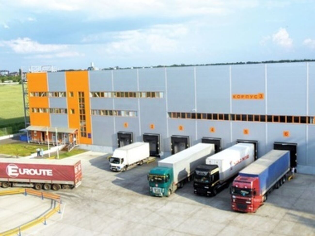 В целом, в Украине сократился как экспорт (на 6,8%), так и импорт (на 23,5%)