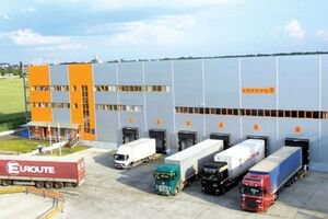 В целом, в Украине сократился как экспорт (на 6,8%), так и импорт (на 23,5%)