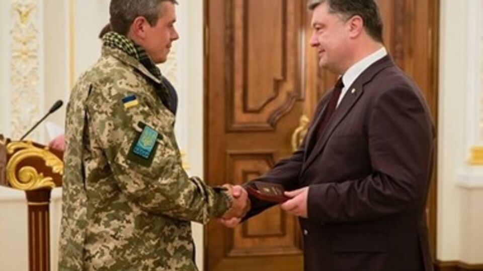 Петр Порошенко: В этом зале сегодня награды получают те, кто стоял по разные стороны баррикад