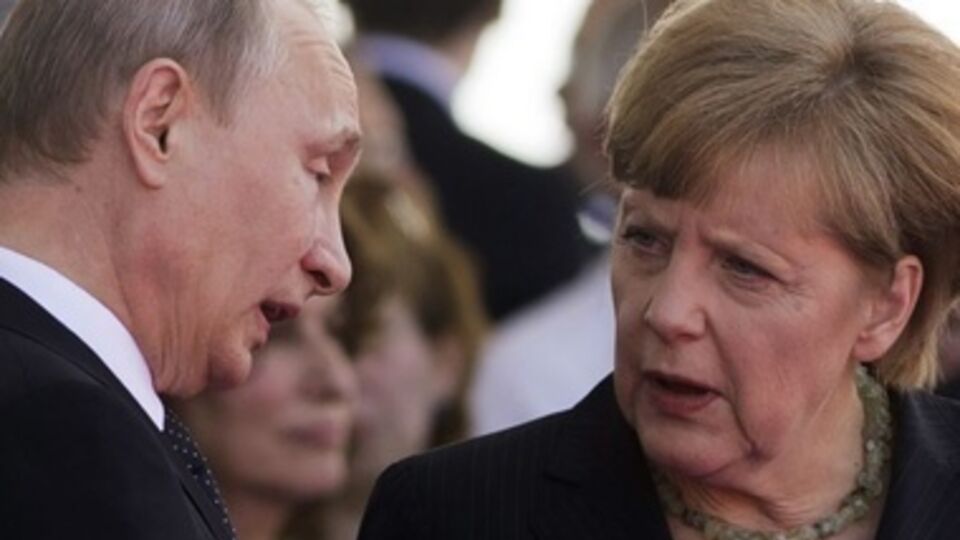 Меркель: Мы должны обсудить, как сделать Минское соглашение реальностью