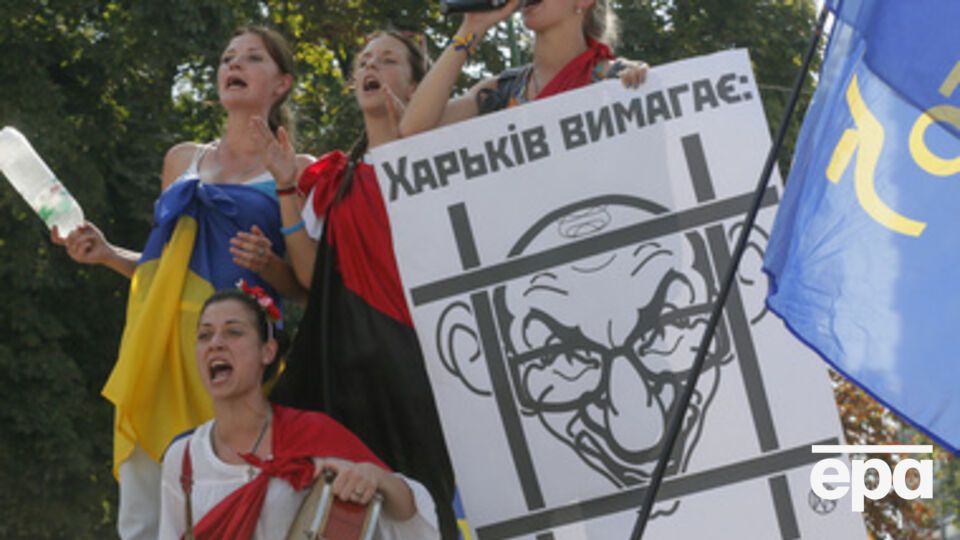 Начал действовать закон о люстрации