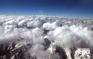 Связь с альпинистами восстановить не удается