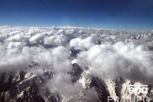 Связь с альпинистами восстановить не удается