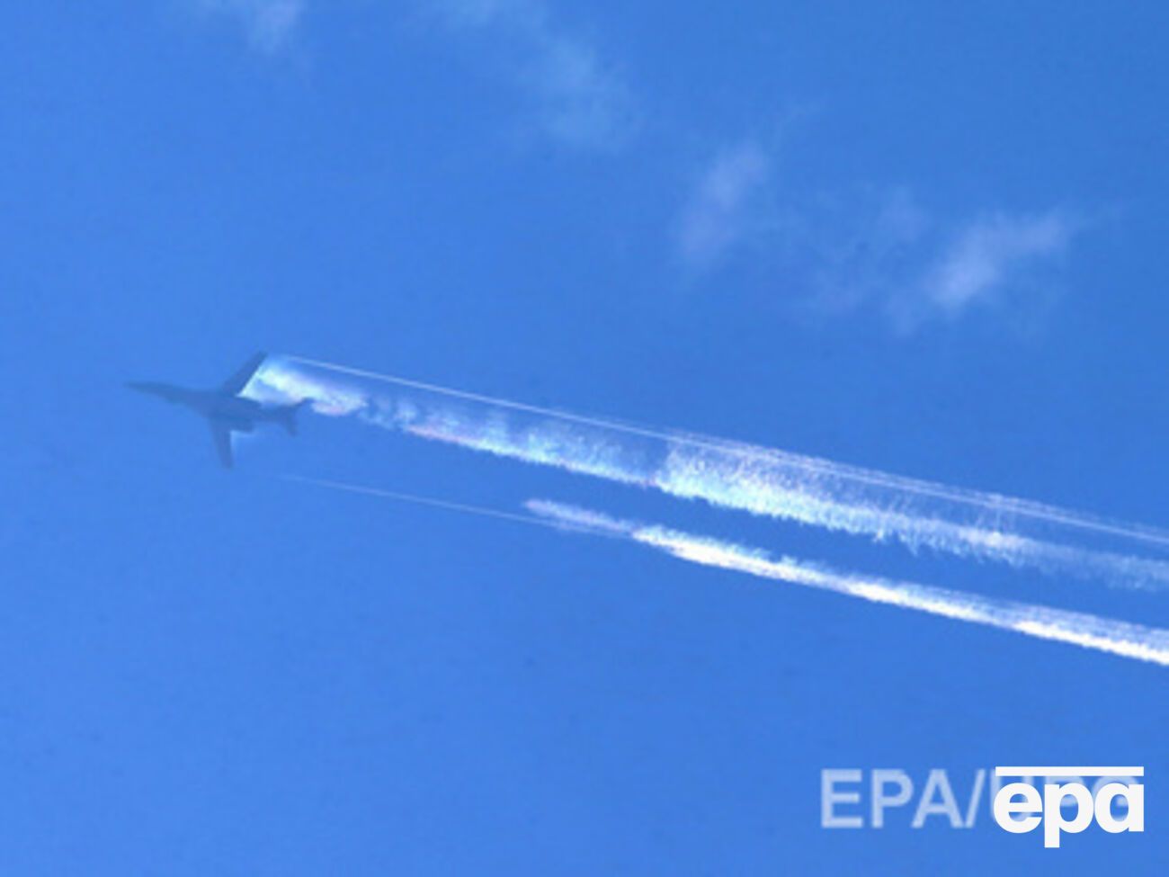 США наносят авиаудары по боевикам