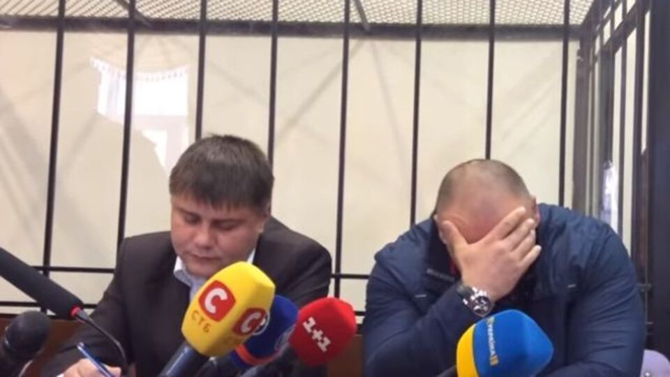 Крысин на заседании прятал лицо