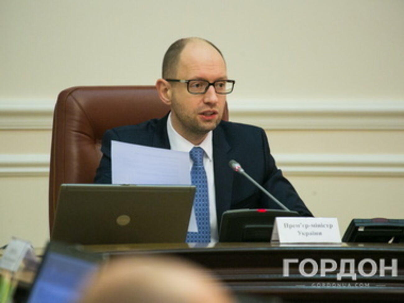 Яценюк: Ведутся переговоры с компаниями