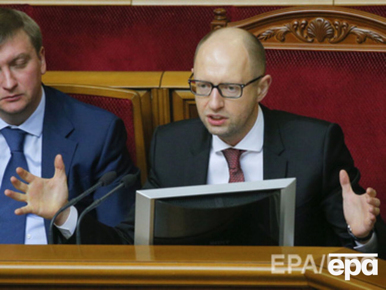 Яценюк заявил о сокращении показателей потребления газа