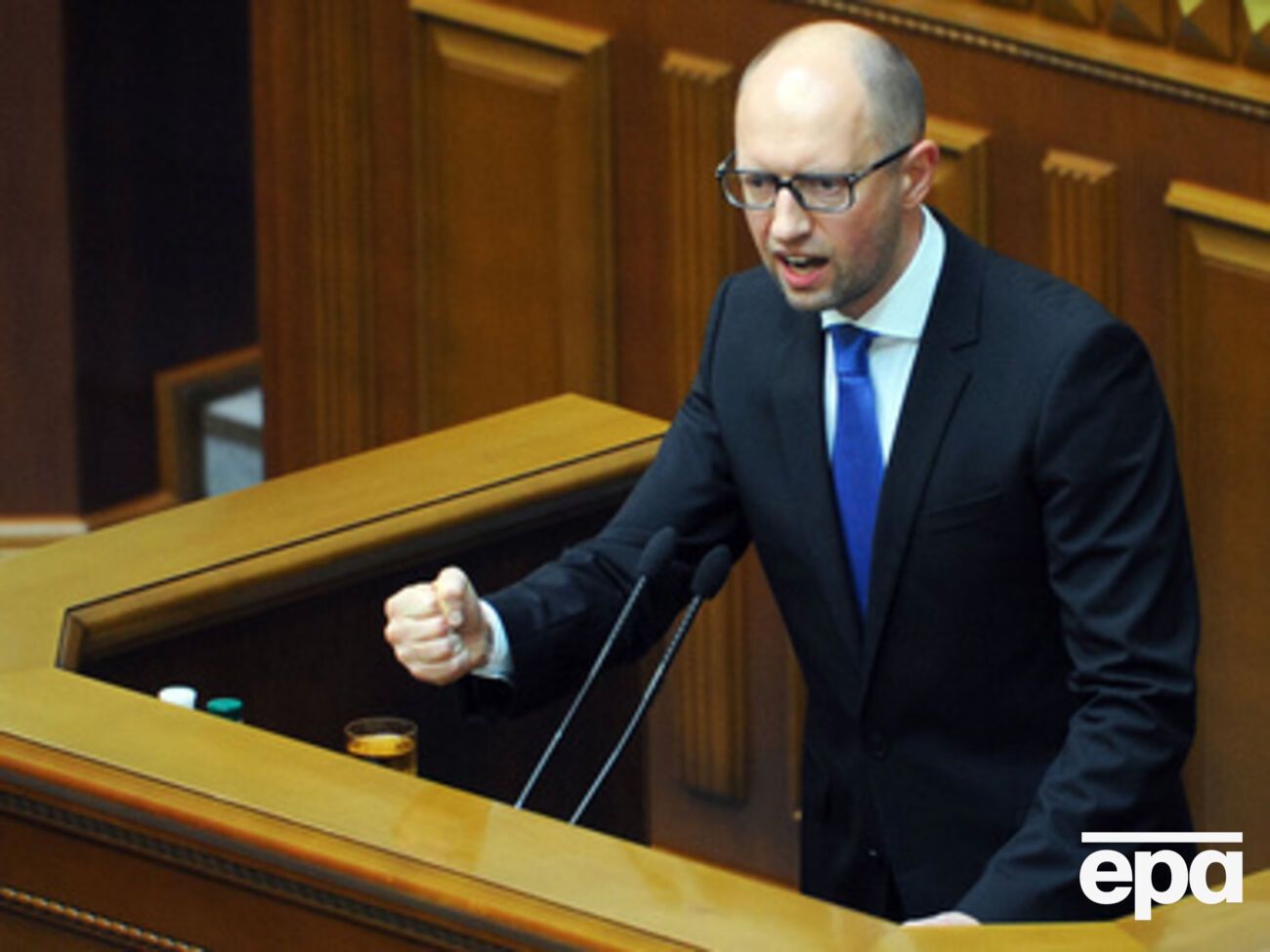 Кабмин начал люстрацию