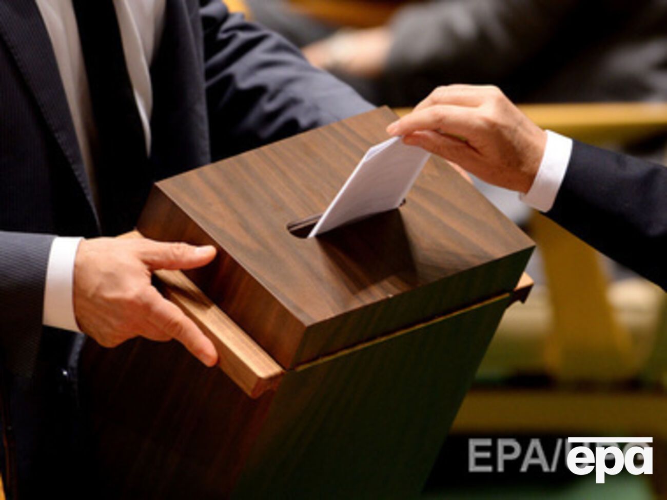 Десять непостоянных членов Совета Безопасности избираются на два года.