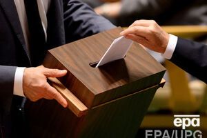 Десять непостоянных членов Совета Безопасности избираются на два года.