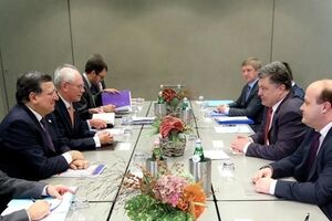 Порошенко в Милане встретился с Баррозу и ван Ромпеем