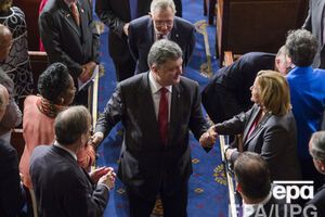 Президент Порошенко принимает поздравления от парламентариев после успешной речи в Конгрессе США 18 сентября