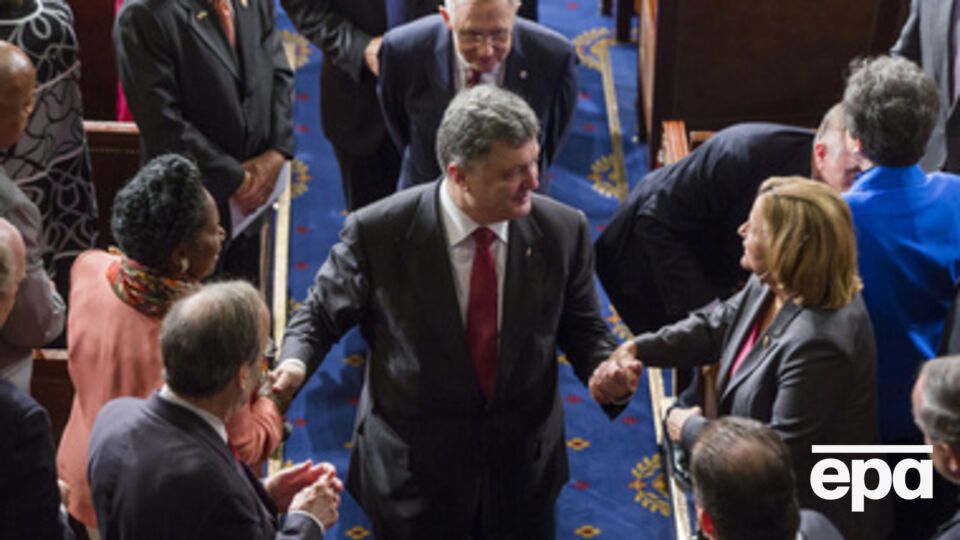 Президент Порошенко принимает поздравления от парламентариев после успешной речи в Конгрессе США 18 сентября