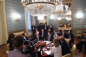 Переговоры длились около полутора часов