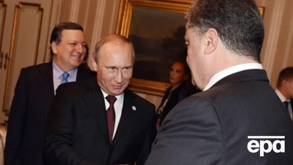 Главы Украины и России пожали друг другу руки при встрече