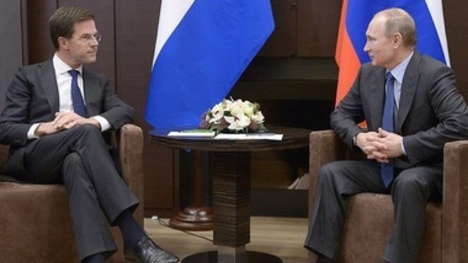 Марк Рютте и Владимир Путин во время встречи в Сочи 7 февраля 2014 года