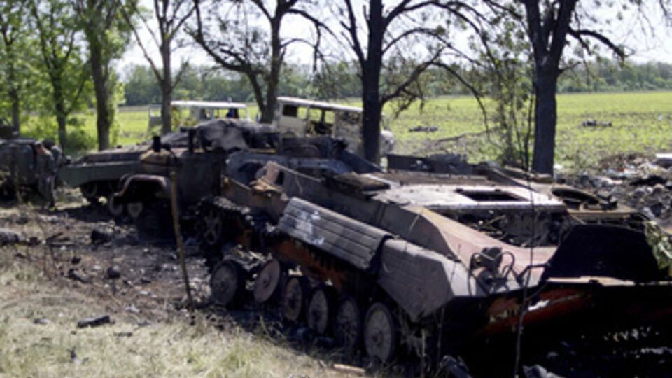 Террористы сдают на металлолом украинскую военную технику