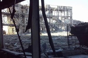 Украинские военные защищают донецкий аэропорт