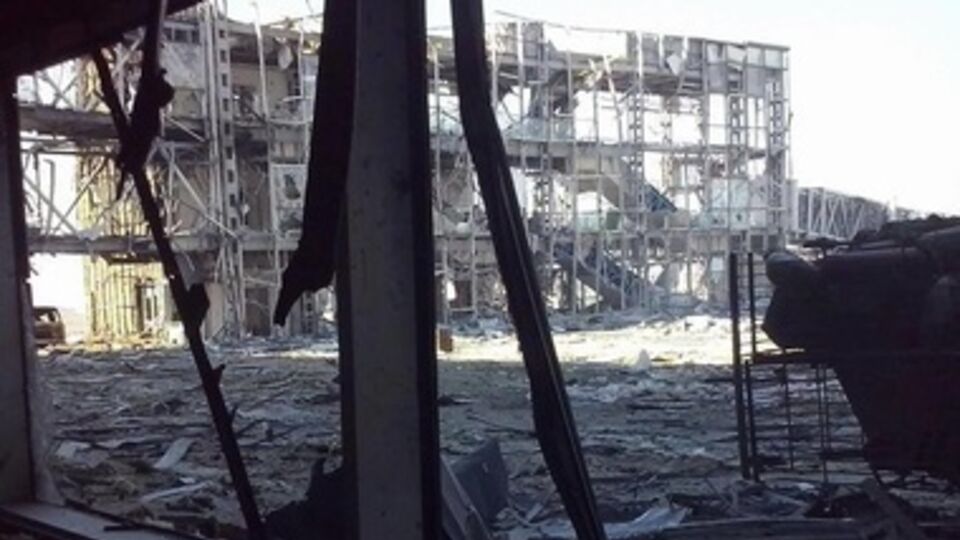 Украинские военные защищают донецкий аэропорт