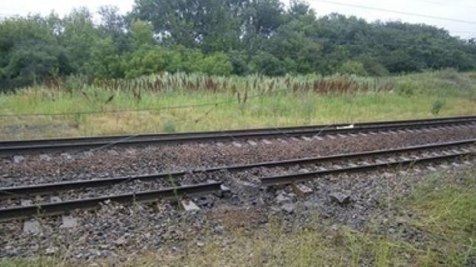 На железнодорожных путях произошел взрыв