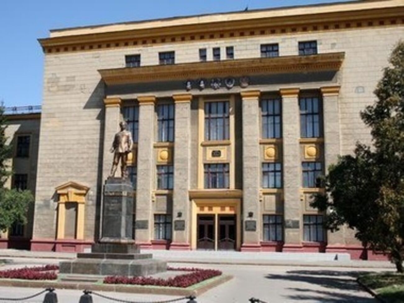 На Харьковском тракторном заводе требуют извинений от Симоненко за ложь