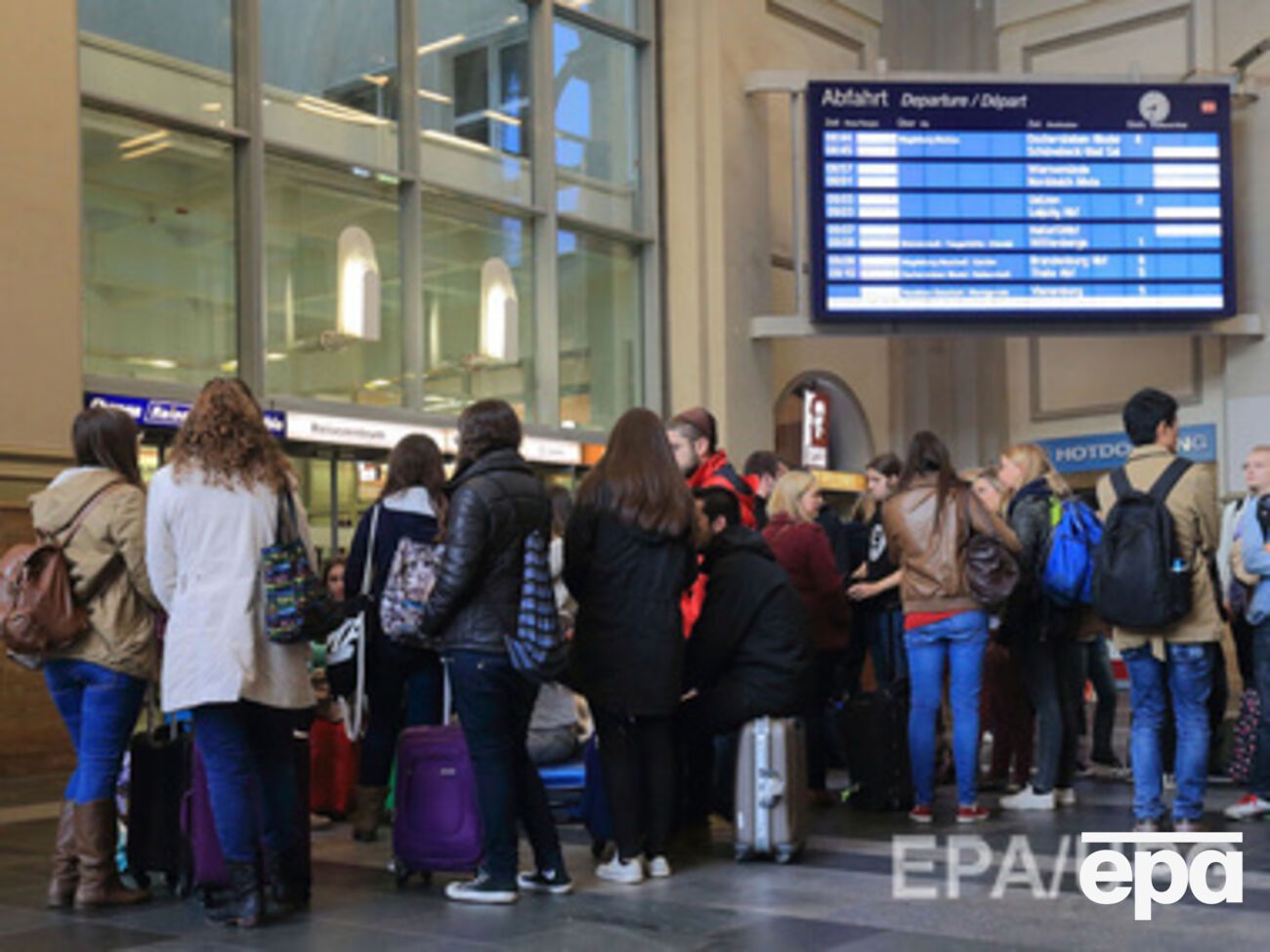 Прекратили работу пригородные электрички, региональные поезда и поезда дальнего следования