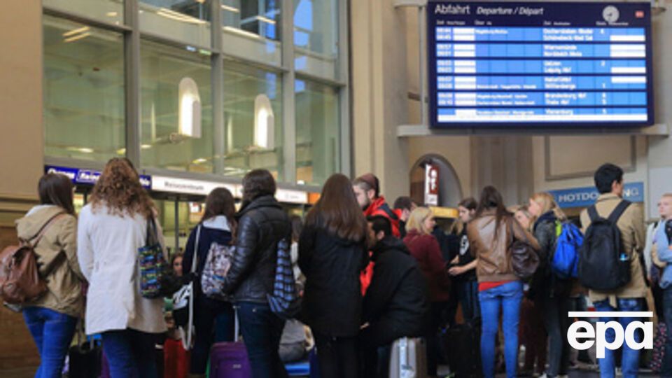 Прекратили работу пригородные электрички, региональные поезда и поезда дальнего следования