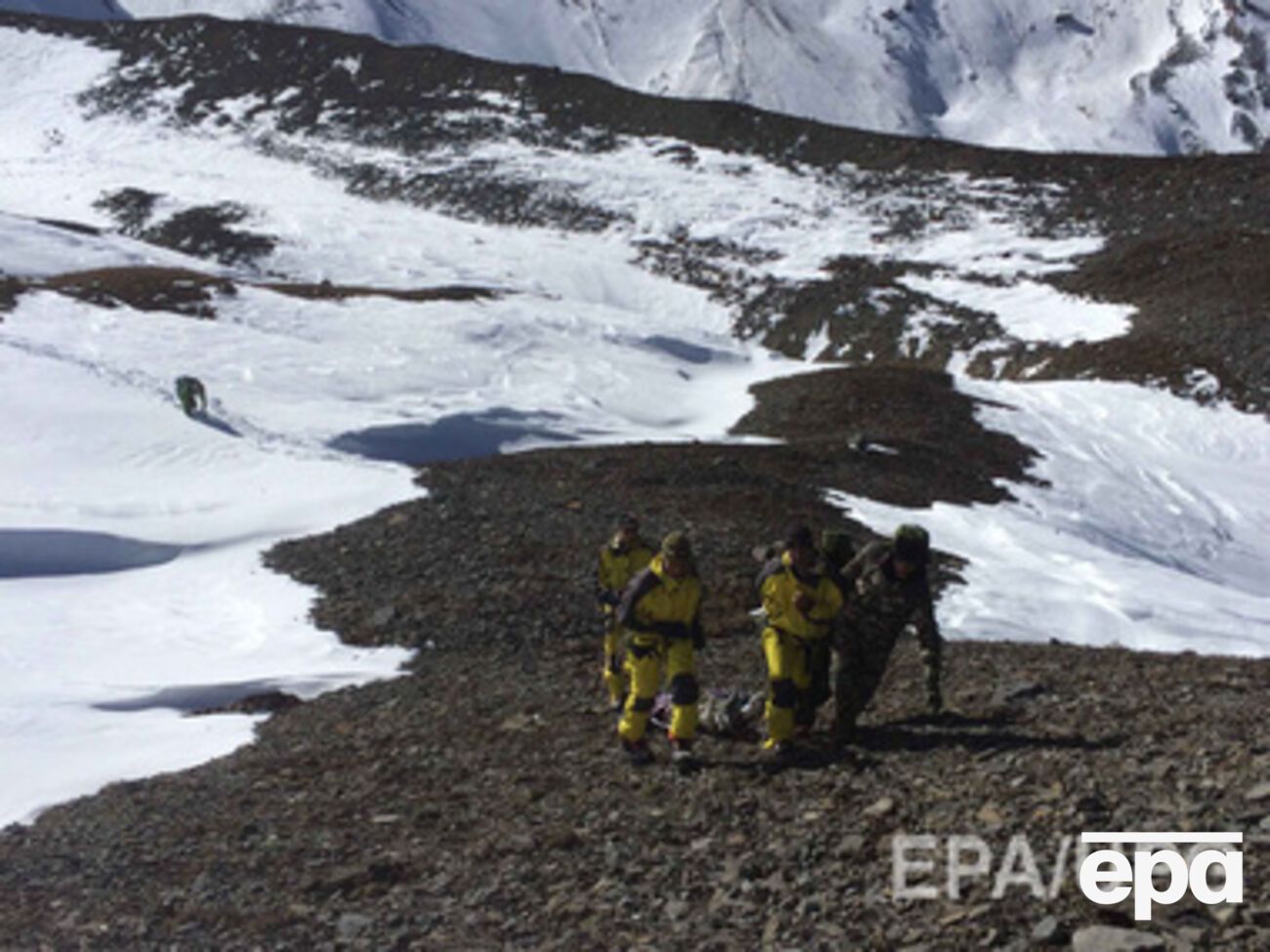 Сколько человек считать пропавшими без вести --- власти Непала не могут установить, так как поиск ведется на большой территории