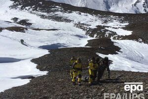 Сколько человек считать пропавшими без вести --- власти Непала не могут установить, так как поиск ведется на большой территории