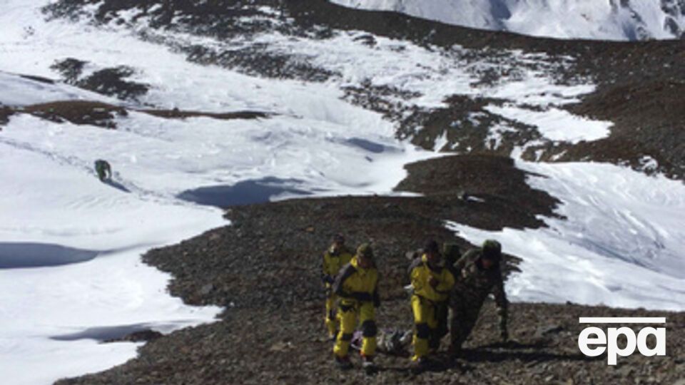 Сколько человек считать пропавшими без вести --- власти Непала не могут установить, так как поиск ведется на большой территории