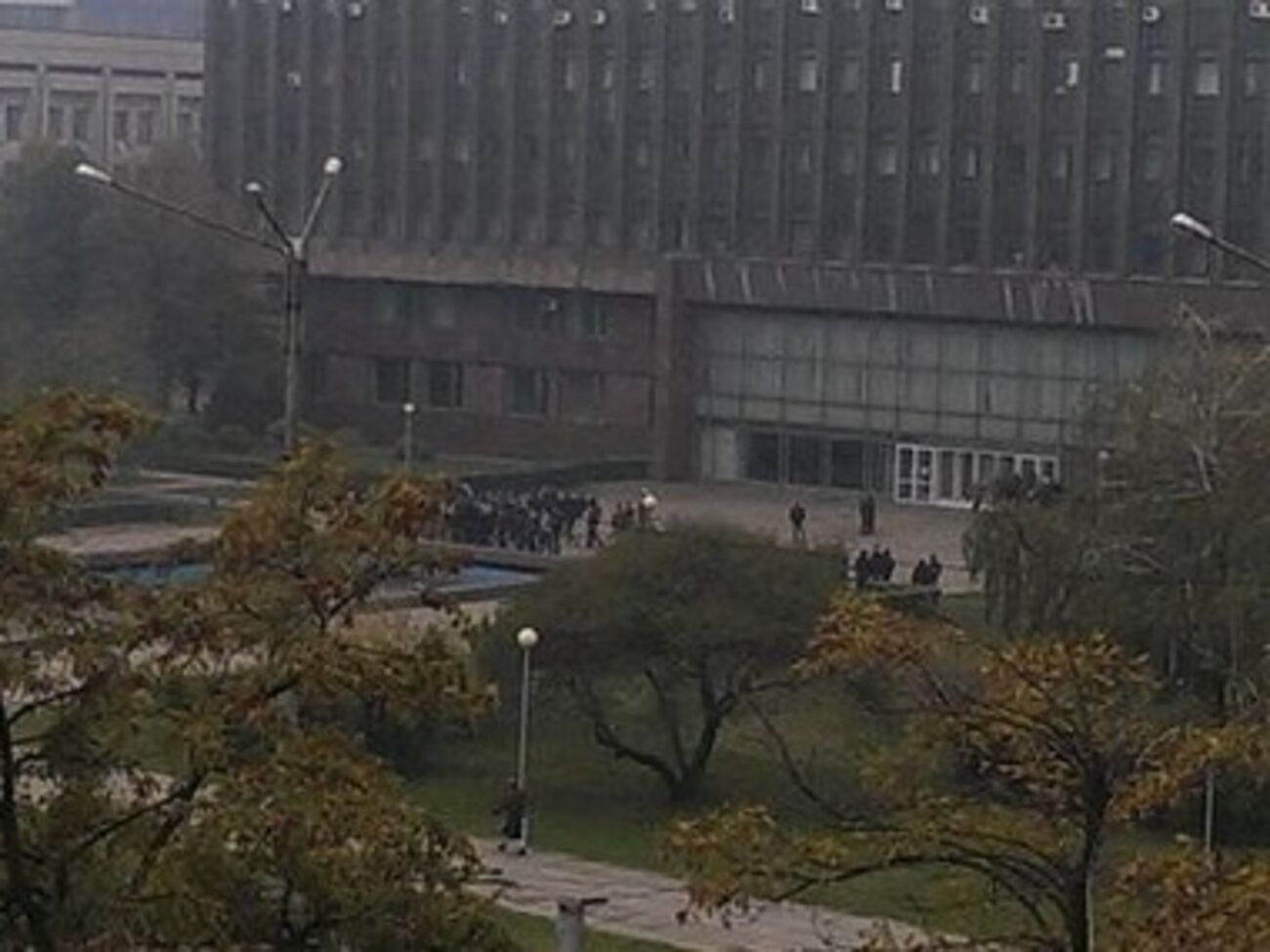 Утром группа неизвестных штурмовала основные проходные "Запорожстали"