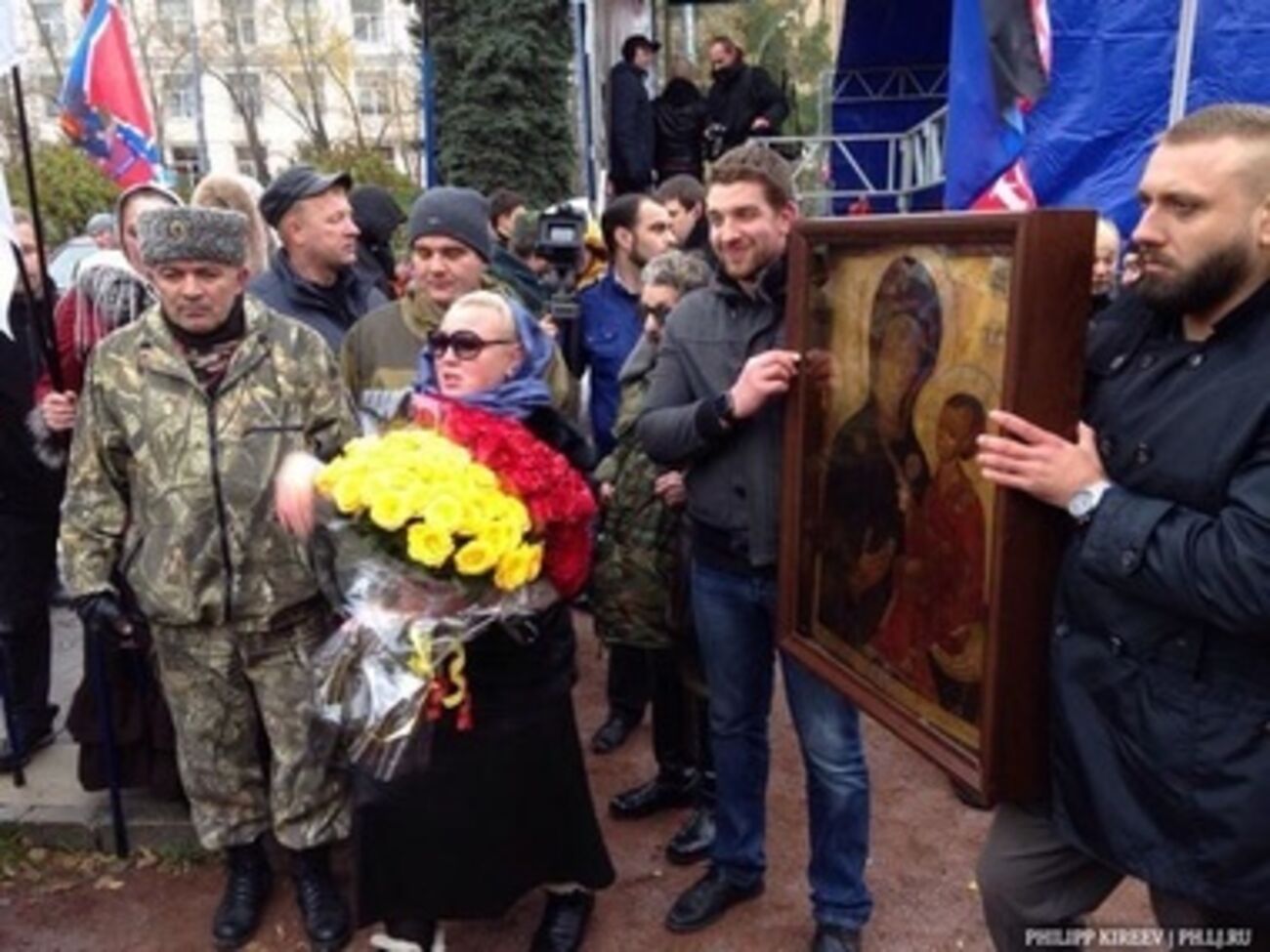На митинг вышли около 200 человек