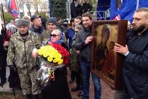 На митинг вышли около 200 человек