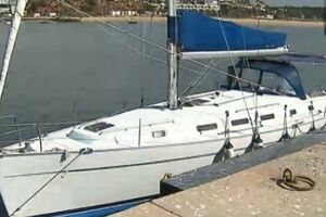 Правоохранители задержали двух человек на борту судна с кокаином