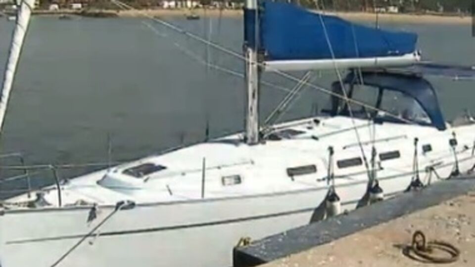 Правоохранители задержали двух человек на борту судна с кокаином