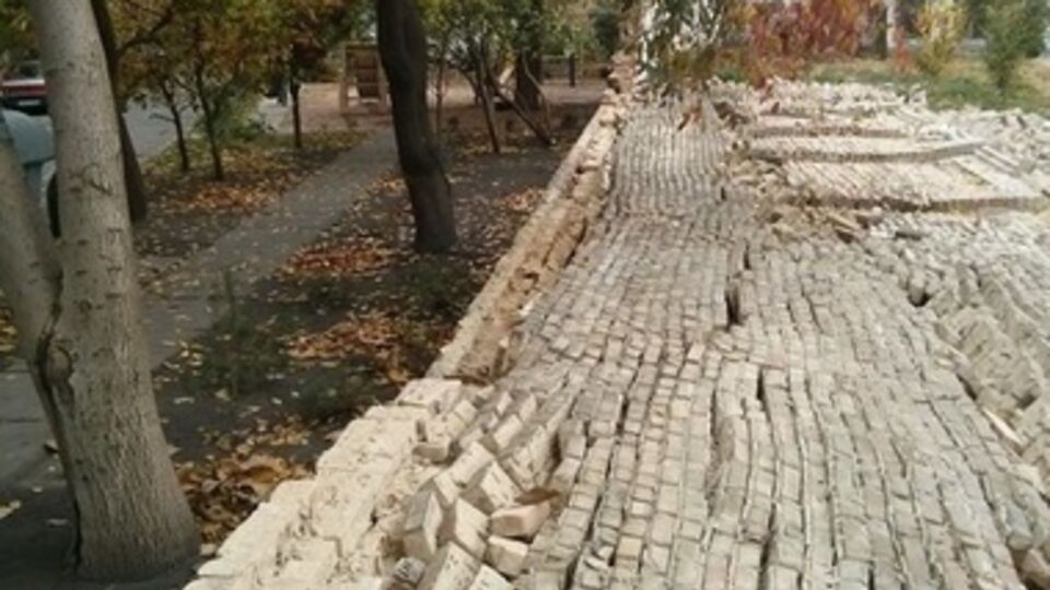 В заповеднике "София Киевская" обвалилась часть стены. Фоторепортаж