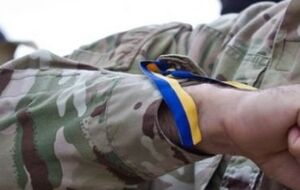 Комбаты пригласили владельцев телеканалов отправиться в зону АТО, чтобы "вспомнить, как выглядит враг"