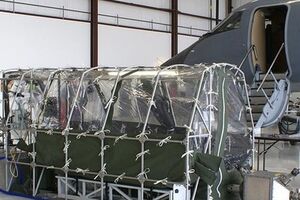 Самолет Gulfstream III с палаткой для транспортировки больных