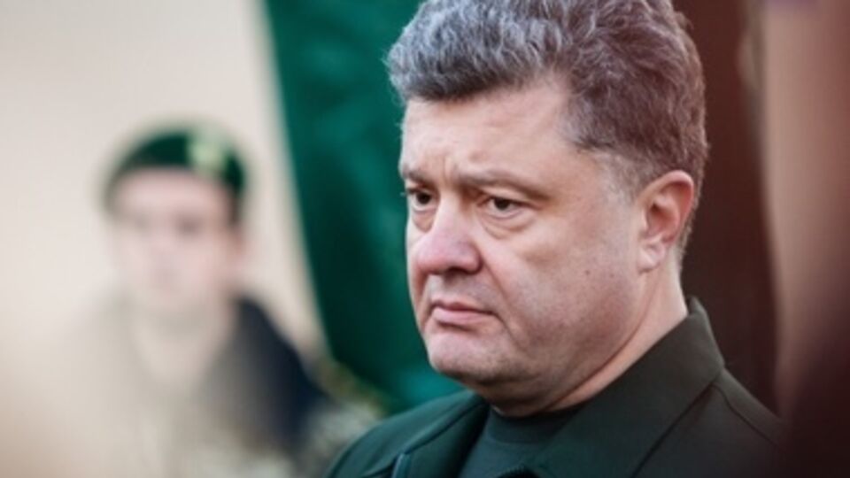 Порошенко заявил, что не собирается распускать армию