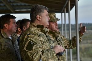 По словам Порошенко, спецтехника позволит точно определить нарушителей режима прекращения огня